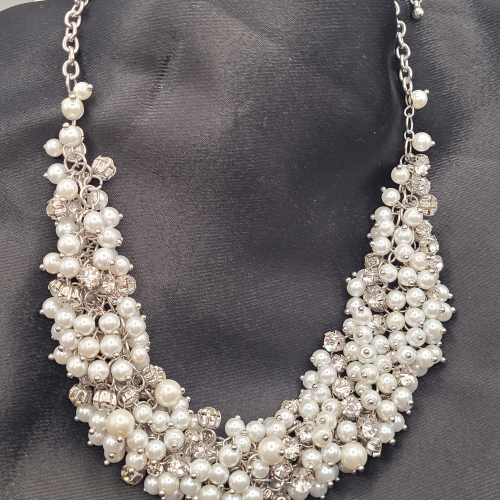 Elegant Pearl Filigree Cluster Necklace